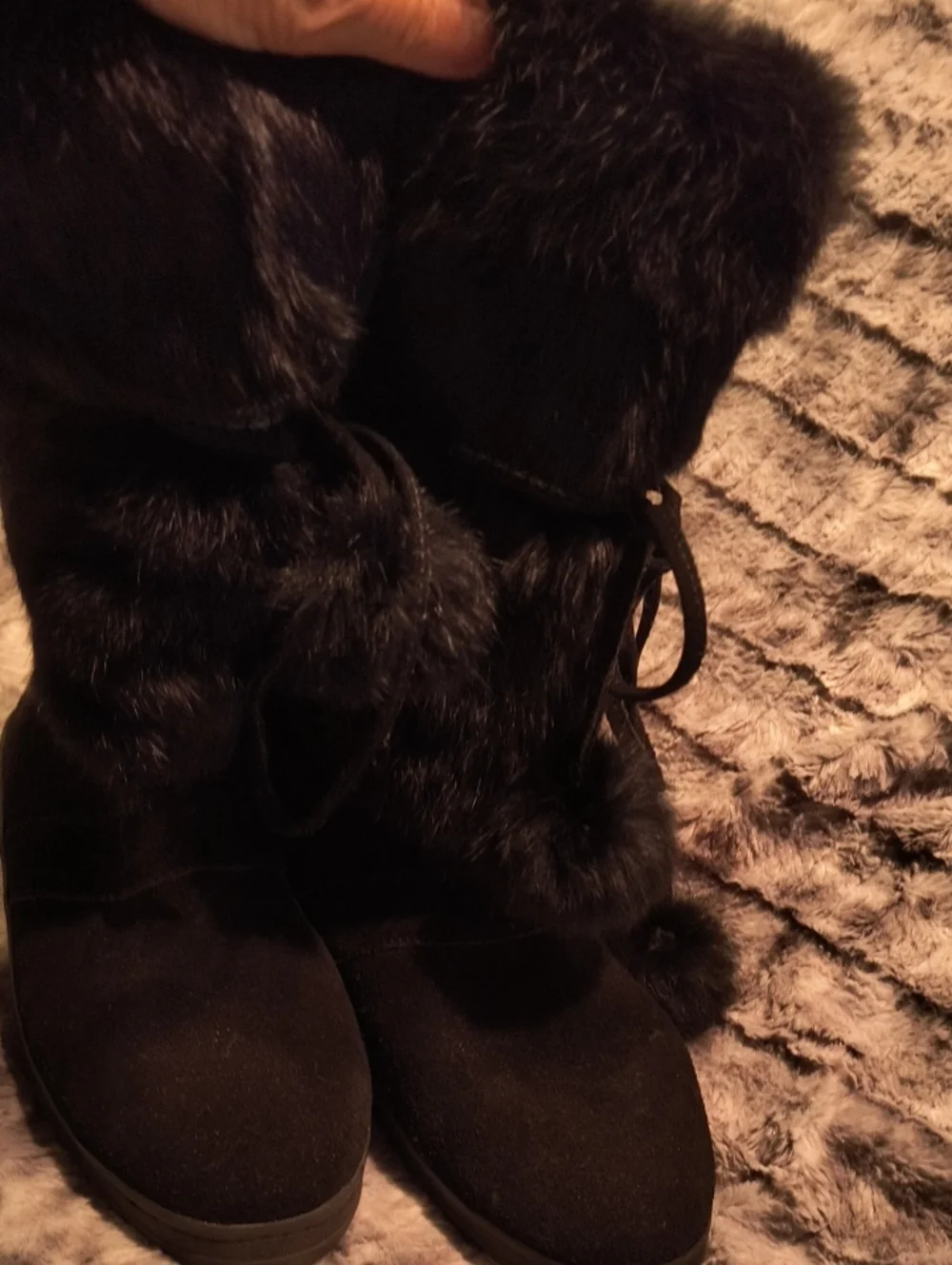 Minnetonka Suede With Rabbit Fur Boots Woman's